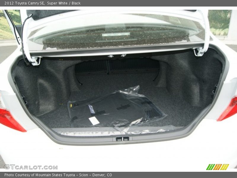 Super White / Black 2012 Toyota Camry SE