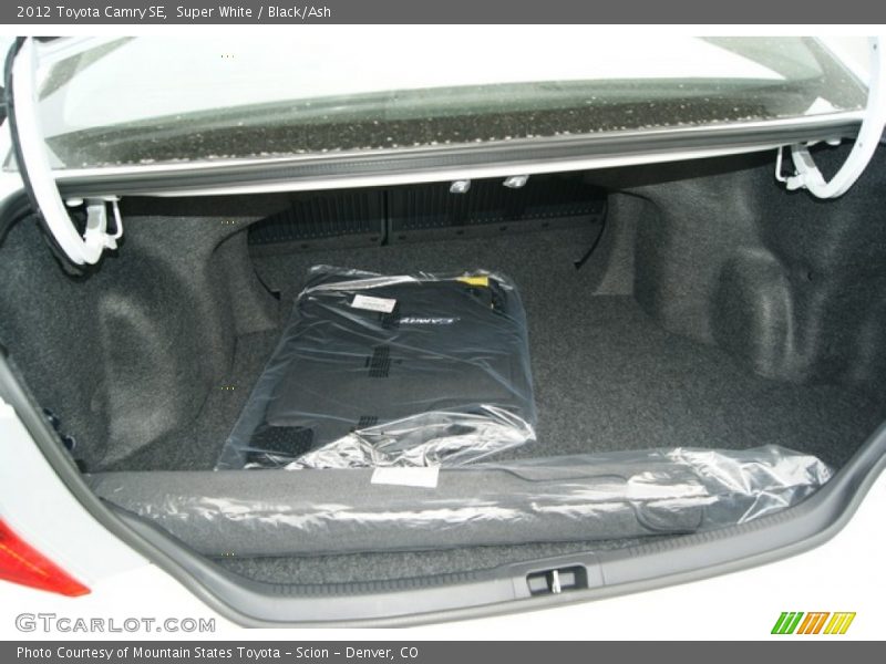 Super White / Black/Ash 2012 Toyota Camry SE