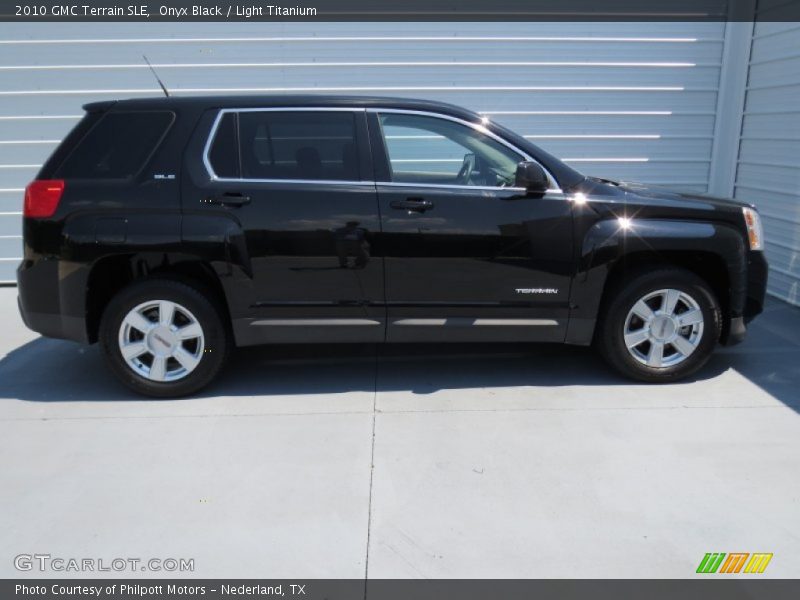 Onyx Black / Light Titanium 2010 GMC Terrain SLE