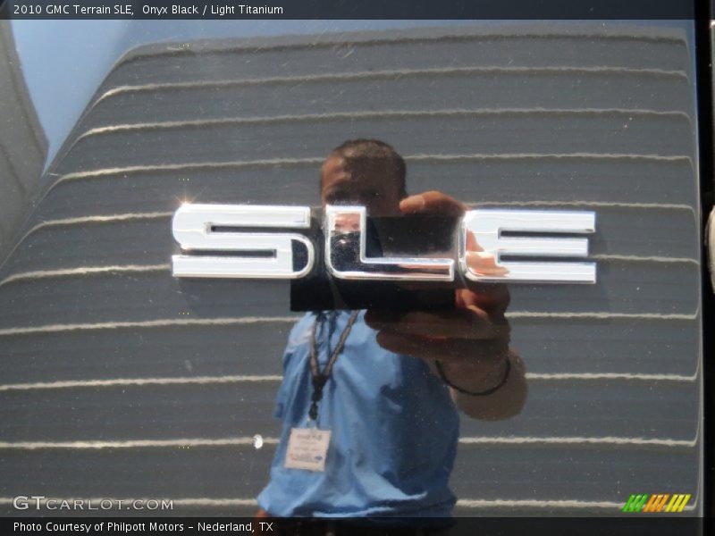 Onyx Black / Light Titanium 2010 GMC Terrain SLE