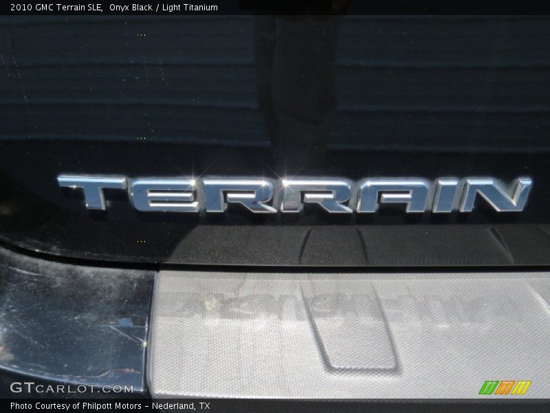Onyx Black / Light Titanium 2010 GMC Terrain SLE