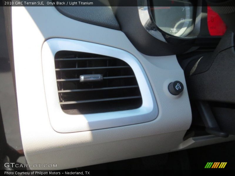 Onyx Black / Light Titanium 2010 GMC Terrain SLE