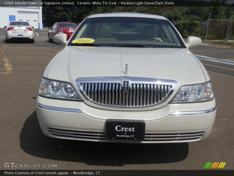 Ceramic White Tri-Coat / Medium Light Stone/Dark Stone 2005 Lincoln Town Car Signature Limited