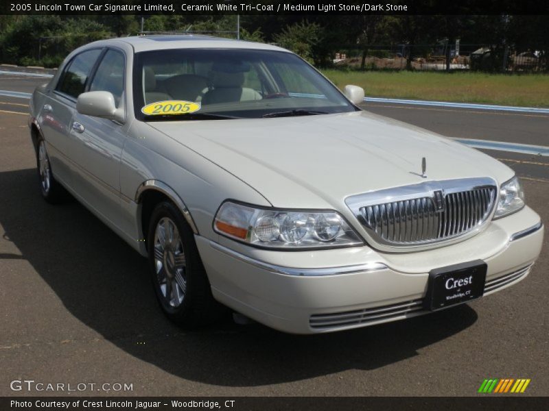 Ceramic White Tri-Coat / Medium Light Stone/Dark Stone 2005 Lincoln Town Car Signature Limited