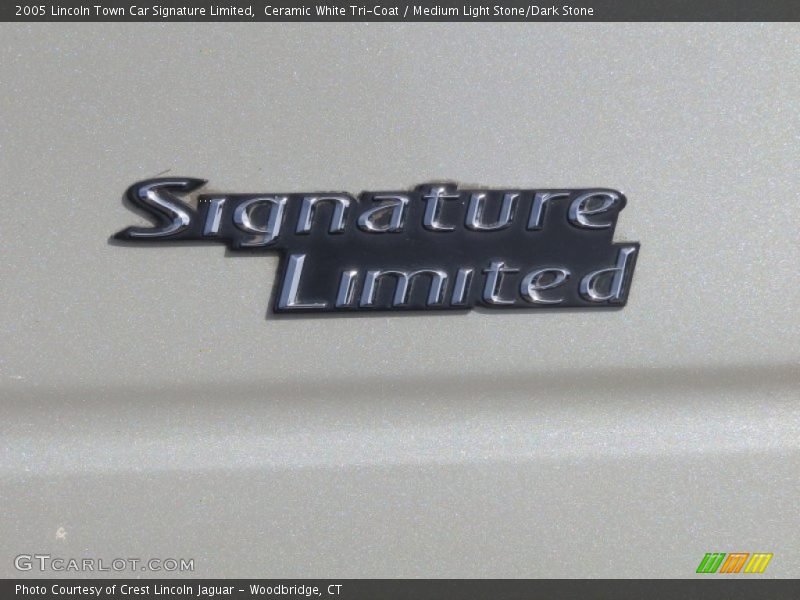 Ceramic White Tri-Coat / Medium Light Stone/Dark Stone 2005 Lincoln Town Car Signature Limited