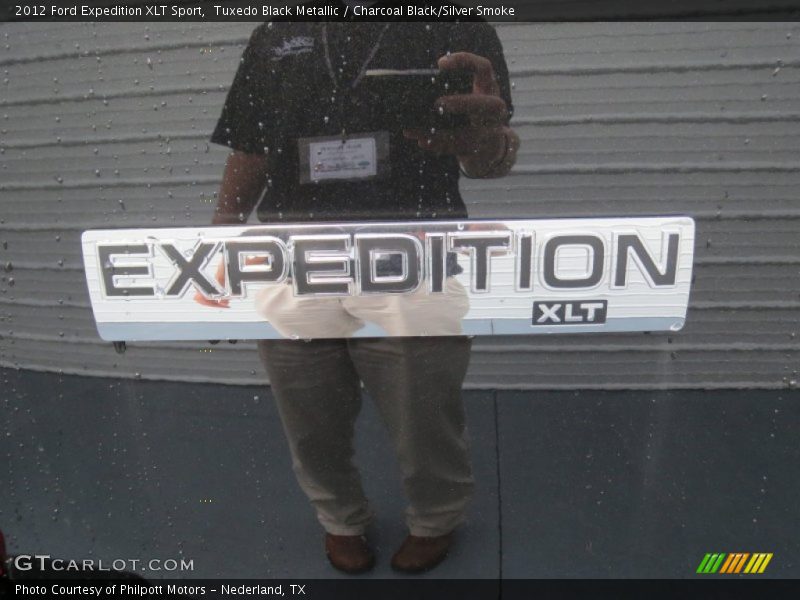 Tuxedo Black Metallic / Charcoal Black/Silver Smoke 2012 Ford Expedition XLT Sport