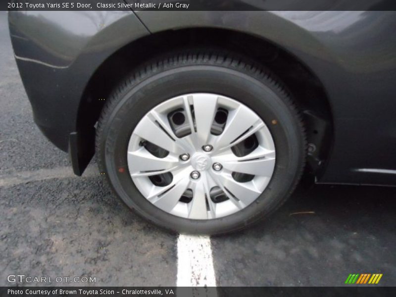 Classic Silver Metallic / Ash Gray 2012 Toyota Yaris SE 5 Door