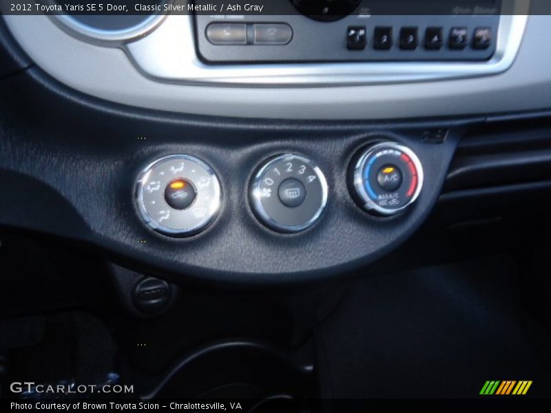 Classic Silver Metallic / Ash Gray 2012 Toyota Yaris SE 5 Door