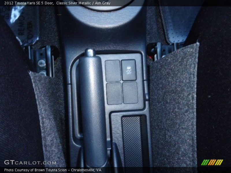 Classic Silver Metallic / Ash Gray 2012 Toyota Yaris SE 5 Door