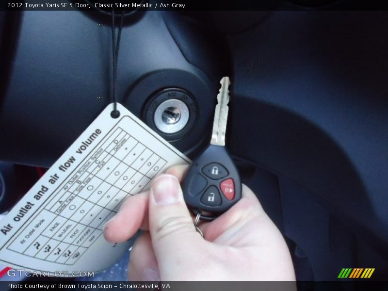 Classic Silver Metallic / Ash Gray 2012 Toyota Yaris SE 5 Door
