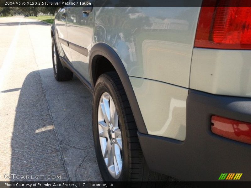 Silver Metallic / Taupe 2004 Volvo XC90 2.5T