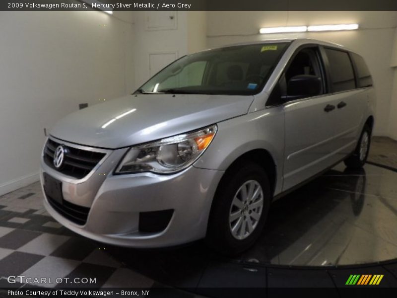 Mercury Sliver Metallic / Aero Grey 2009 Volkswagen Routan S