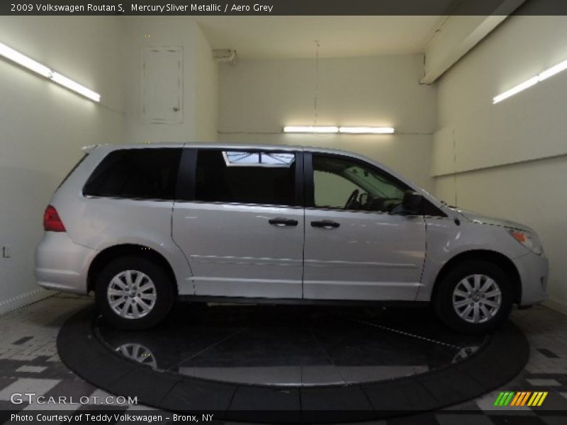 Mercury Sliver Metallic / Aero Grey 2009 Volkswagen Routan S