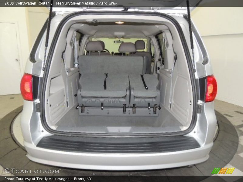 Mercury Sliver Metallic / Aero Grey 2009 Volkswagen Routan S