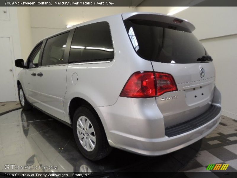 Mercury Sliver Metallic / Aero Grey 2009 Volkswagen Routan S