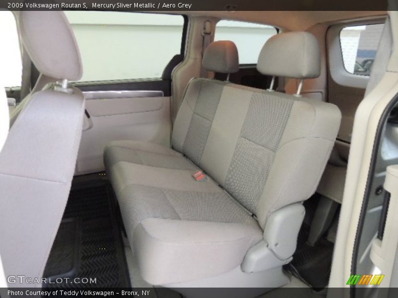 Mercury Sliver Metallic / Aero Grey 2009 Volkswagen Routan S