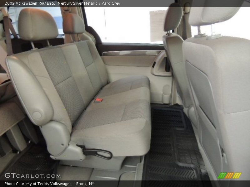 Mercury Sliver Metallic / Aero Grey 2009 Volkswagen Routan S