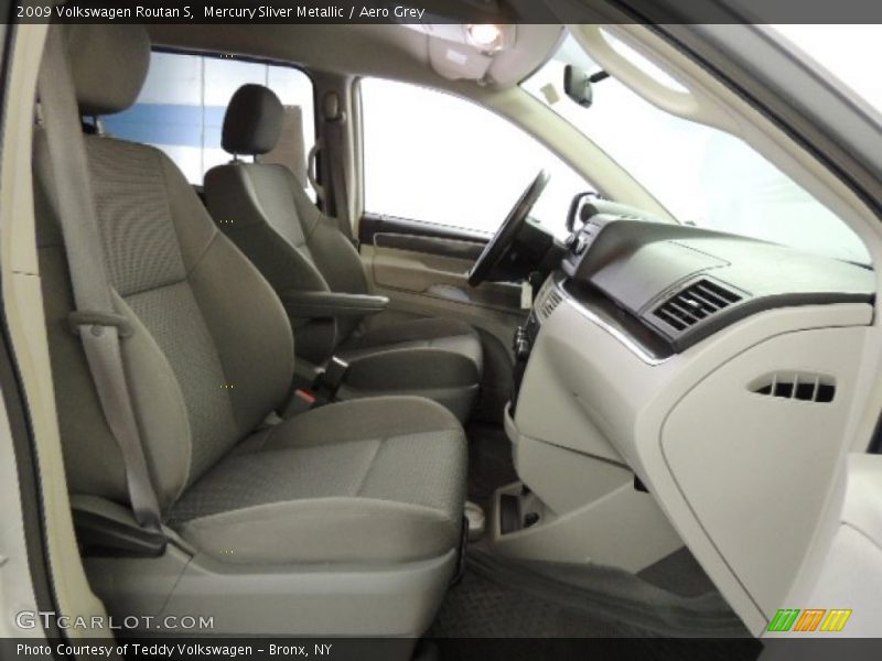 Mercury Sliver Metallic / Aero Grey 2009 Volkswagen Routan S