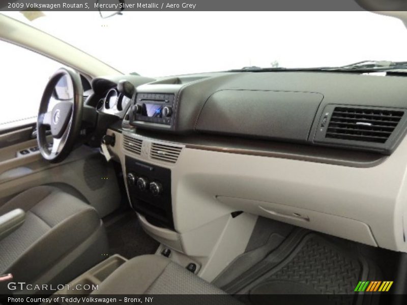 Mercury Sliver Metallic / Aero Grey 2009 Volkswagen Routan S