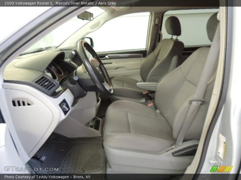 Mercury Sliver Metallic / Aero Grey 2009 Volkswagen Routan S