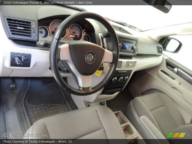 Mercury Sliver Metallic / Aero Grey 2009 Volkswagen Routan S