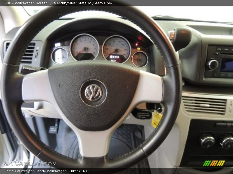 Mercury Sliver Metallic / Aero Grey 2009 Volkswagen Routan S