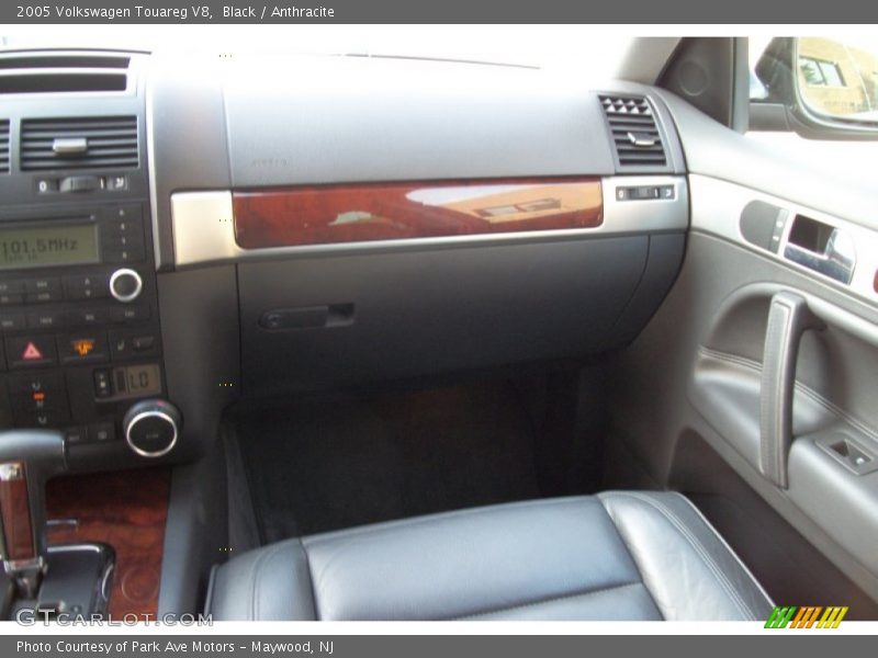 Black / Anthracite 2005 Volkswagen Touareg V8
