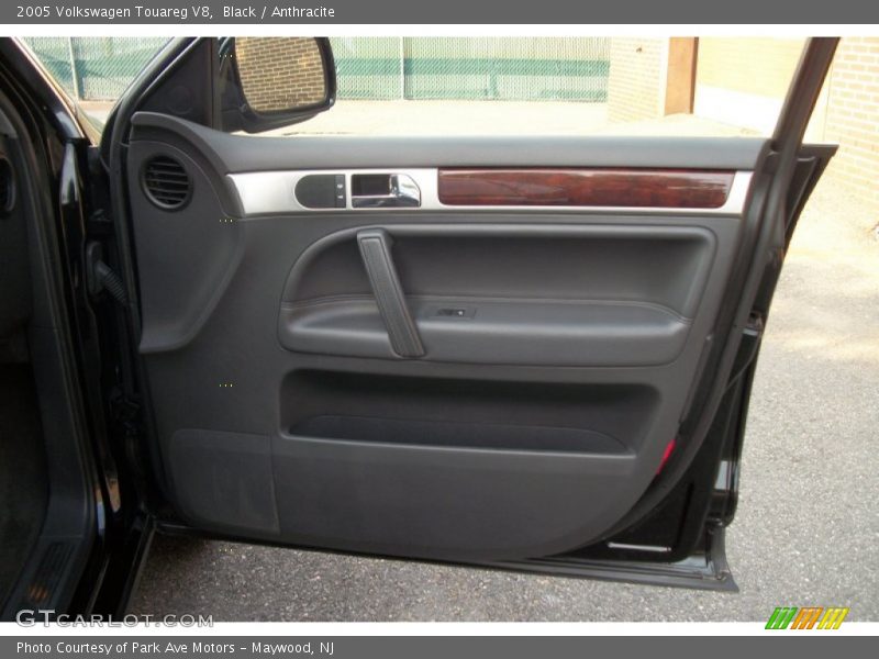 Black / Anthracite 2005 Volkswagen Touareg V8