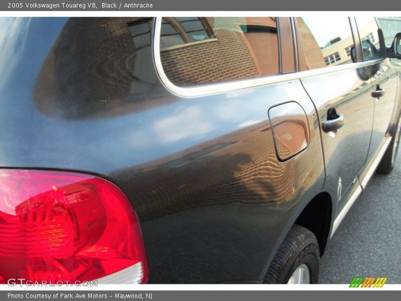 Black / Anthracite 2005 Volkswagen Touareg V8