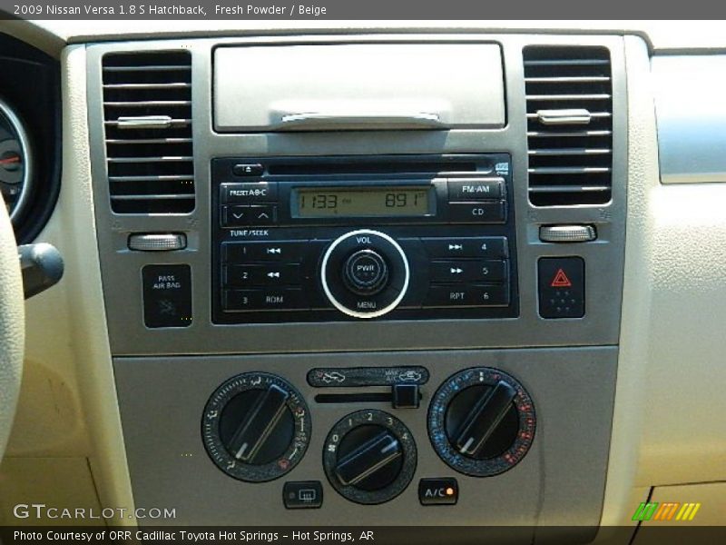 Fresh Powder / Beige 2009 Nissan Versa 1.8 S Hatchback
