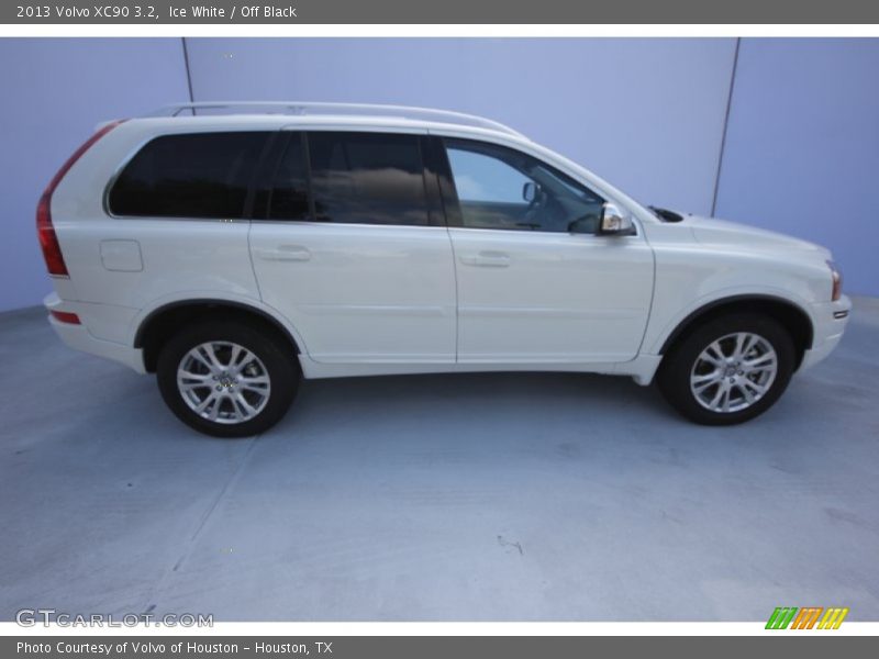 Ice White / Off Black 2013 Volvo XC90 3.2