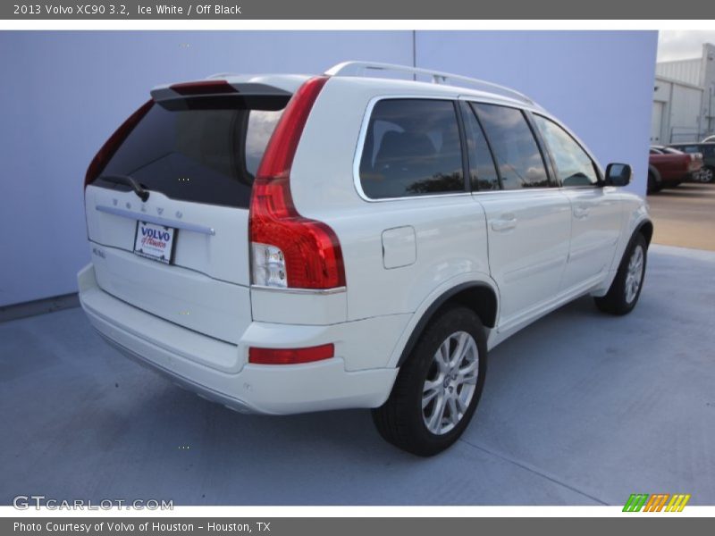 Ice White / Off Black 2013 Volvo XC90 3.2