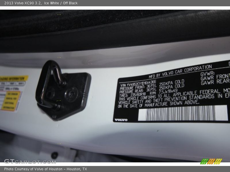 Ice White / Off Black 2013 Volvo XC90 3.2
