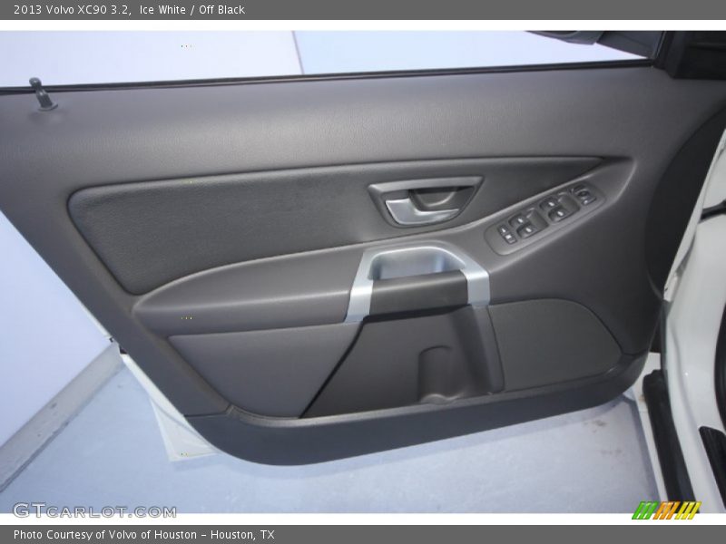 Ice White / Off Black 2013 Volvo XC90 3.2