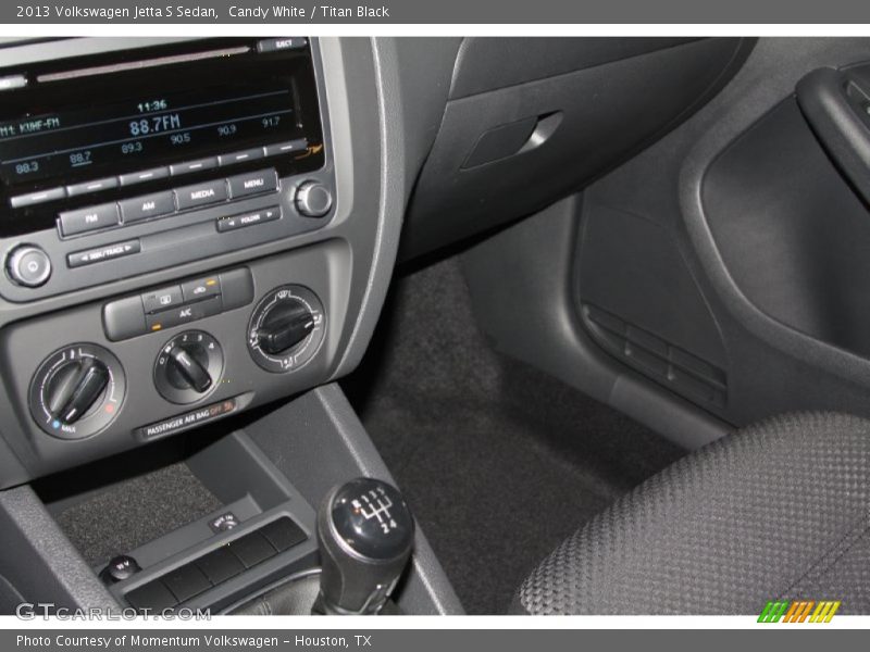 Candy White / Titan Black 2013 Volkswagen Jetta S Sedan