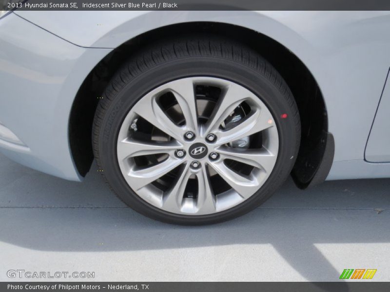 Iridescent Silver Blue Pearl / Black 2013 Hyundai Sonata SE