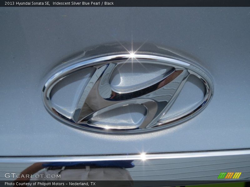 Iridescent Silver Blue Pearl / Black 2013 Hyundai Sonata SE