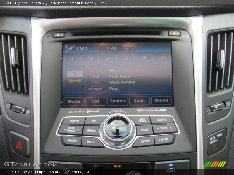 Iridescent Silver Blue Pearl / Black 2013 Hyundai Sonata SE