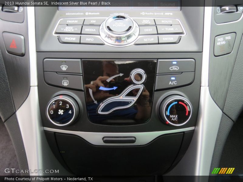Iridescent Silver Blue Pearl / Black 2013 Hyundai Sonata SE