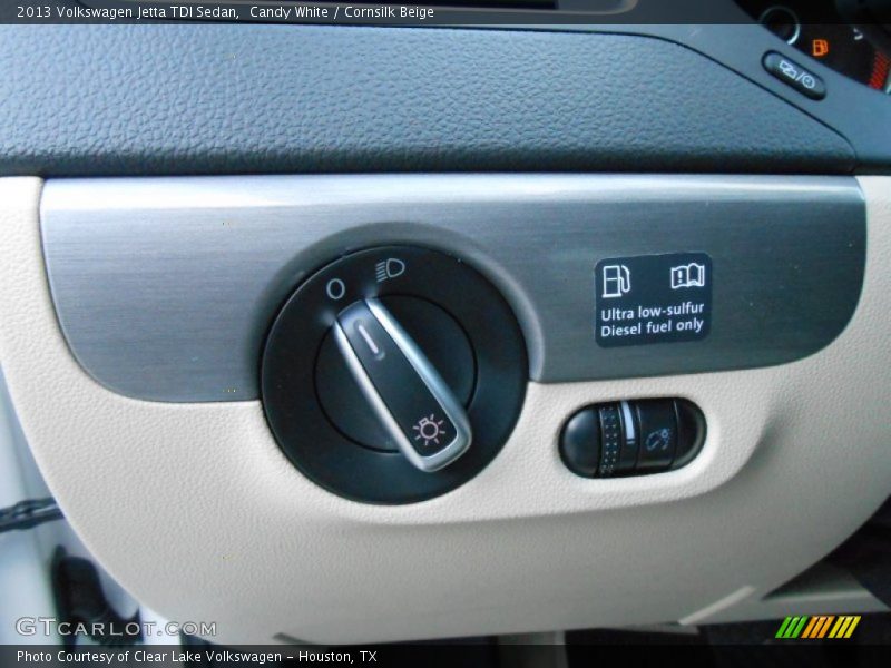 Candy White / Cornsilk Beige 2013 Volkswagen Jetta TDI Sedan