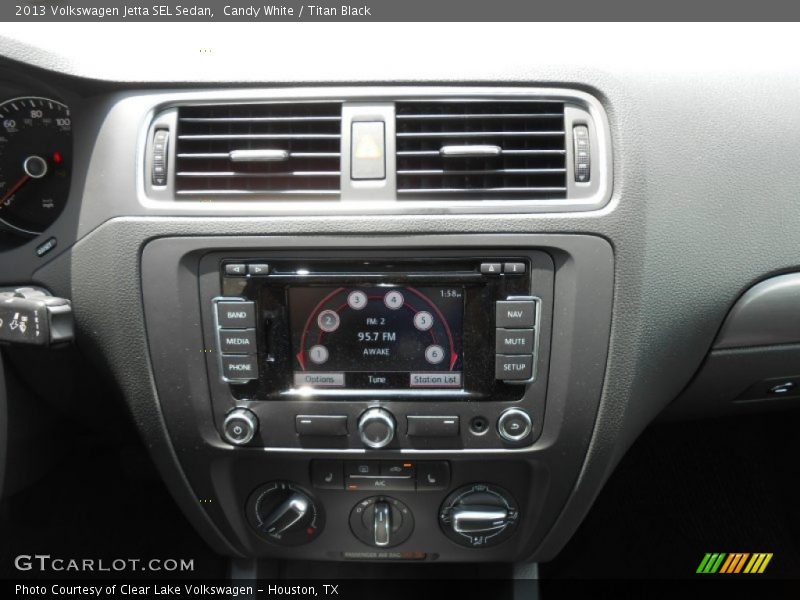 Candy White / Titan Black 2013 Volkswagen Jetta SEL Sedan
