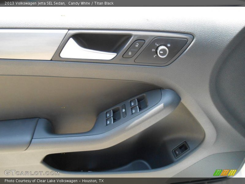 Candy White / Titan Black 2013 Volkswagen Jetta SEL Sedan