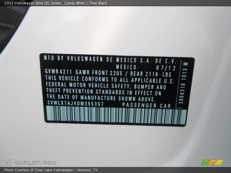 Candy White / Titan Black 2013 Volkswagen Jetta SEL Sedan