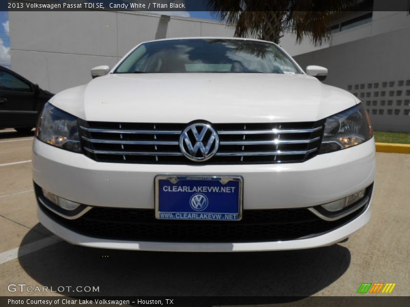 Candy White / Titan Black 2013 Volkswagen Passat TDI SE