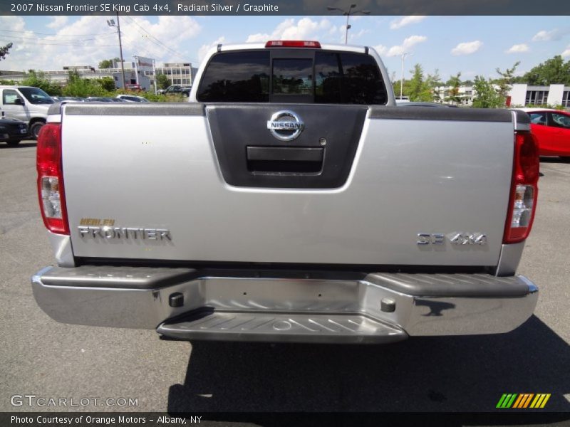 Radiant Silver / Graphite 2007 Nissan Frontier SE King Cab 4x4