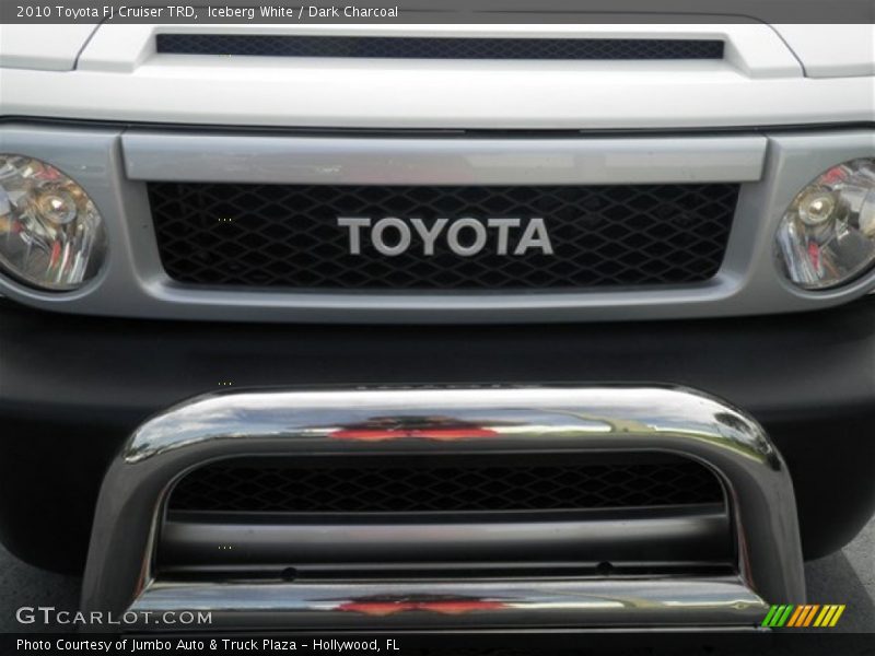 Iceberg White / Dark Charcoal 2010 Toyota FJ Cruiser TRD