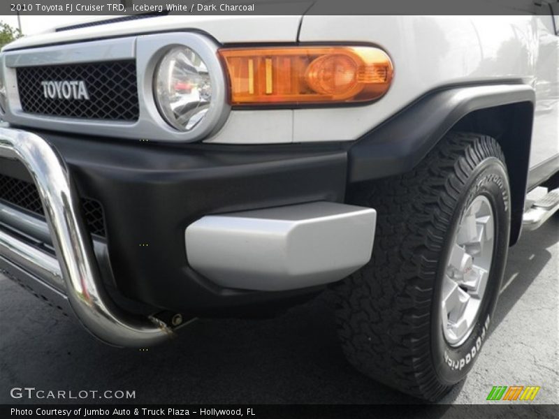 Iceberg White / Dark Charcoal 2010 Toyota FJ Cruiser TRD