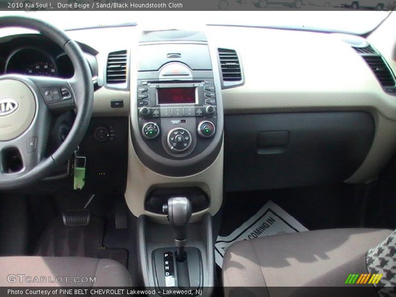 Dune Beige / Sand/Black Houndstooth Cloth 2010 Kia Soul !