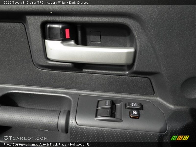Iceberg White / Dark Charcoal 2010 Toyota FJ Cruiser TRD