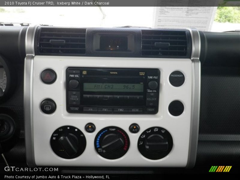 Controls of 2010 FJ Cruiser TRD